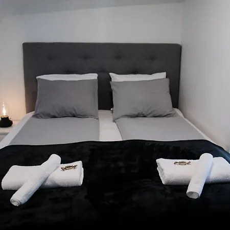 Апартаменты Elegant Penthouse Loft - Near The Airport *