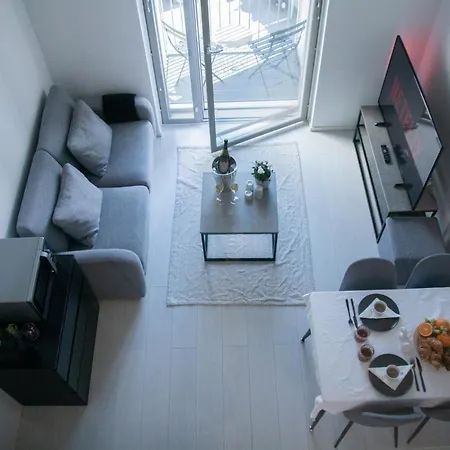Elegant Penthouse Loft - Near The Airport Apartment Vantaa