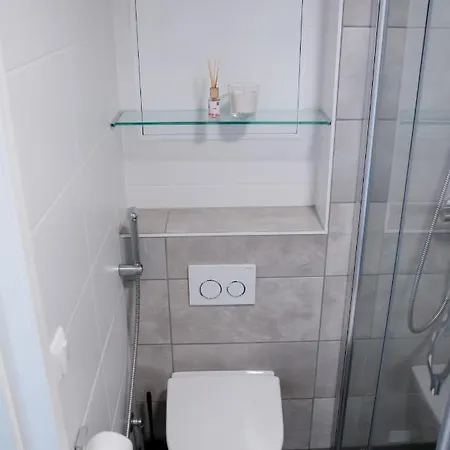 Elegant Penthouse Loft - Near The Airport Hotelli