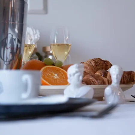 Elegant Penthouse Loft - Near The Airport Hotelli *