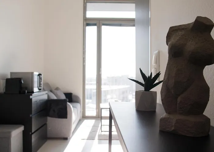 Elegant Penthouse Loft - Near The Airport *