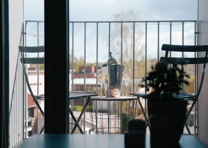 Elegant Penthouse Loft - Near The Airport