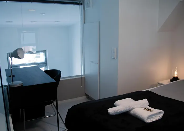 Elegant Penthouse Loft - Near The Airport