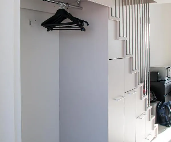 Elegant Penthouse Loft - Near The Airport ホテル ヴァンター